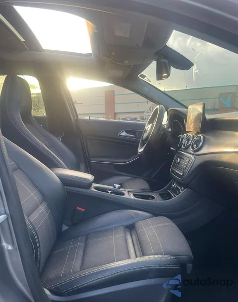 2017 Mercedes-Benz Gla 250 4Matic z USA, uszkodzony, nr VIN WDCTG4GB7HJ296321